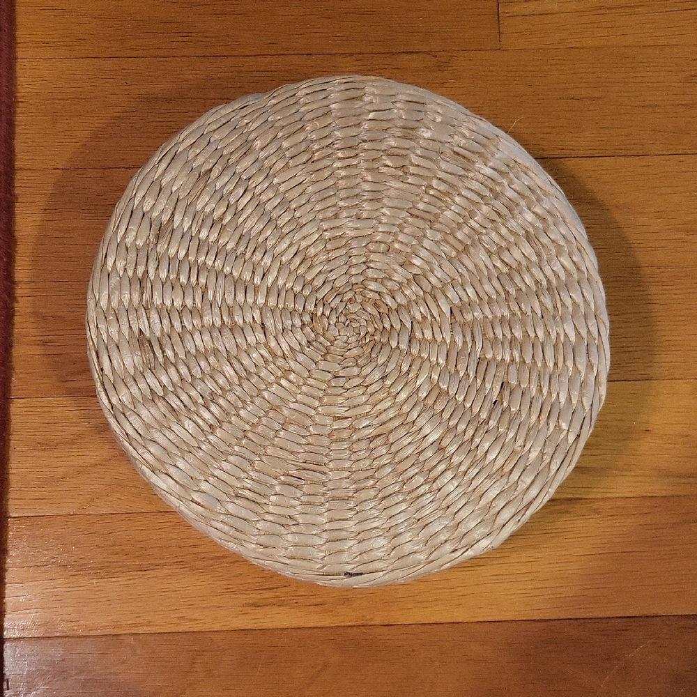 Elegant Natural Woven Kneeling Pad